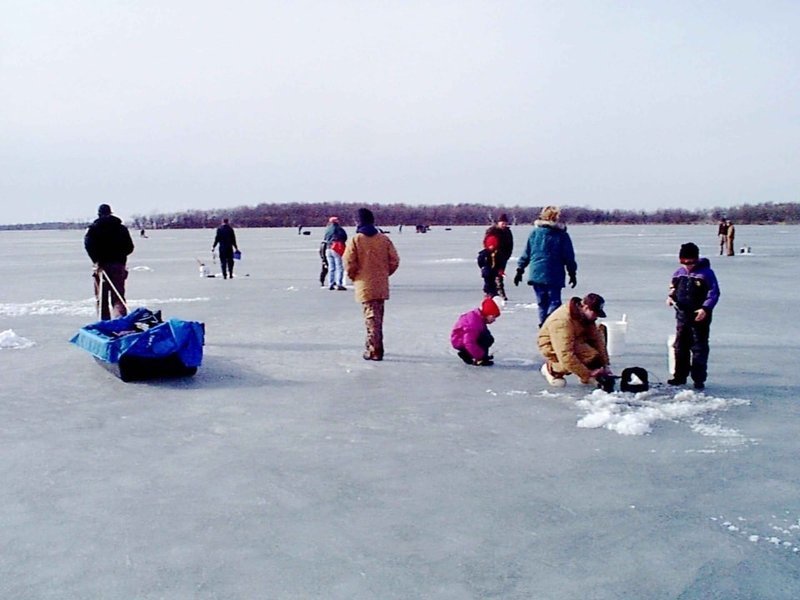 Overview of ice fishing gambling game